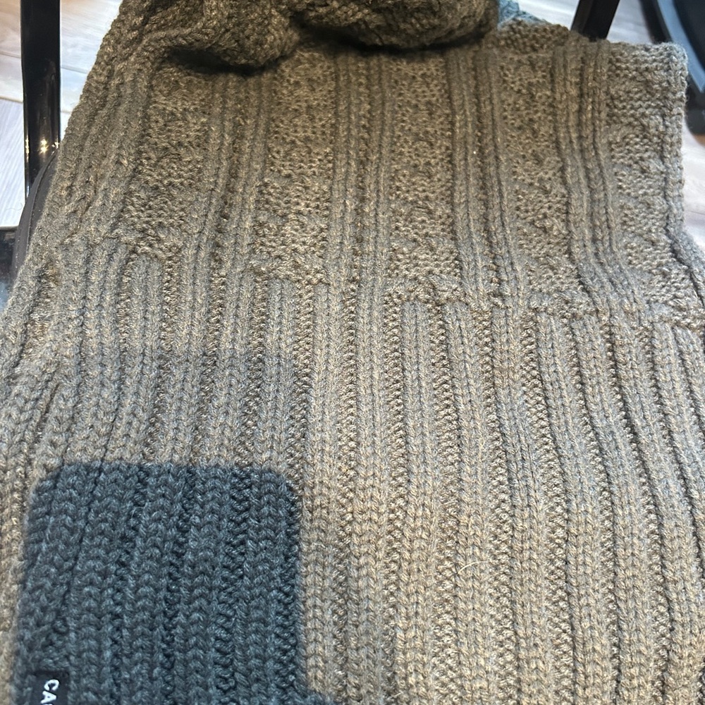Cacuss Men's Gray Sweater scarf